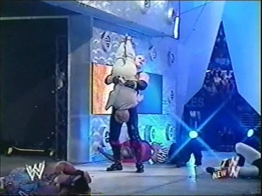 WWE)안전하게 파일 드라이버를 시전하는 장면 - 이미지 2