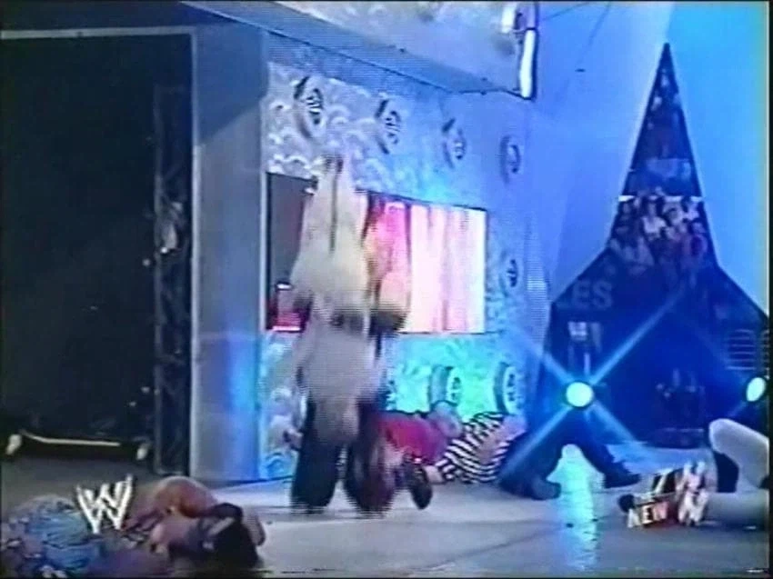 WWE)안전하게 파일 드라이버를 시전하는 장면 - 이미지 3