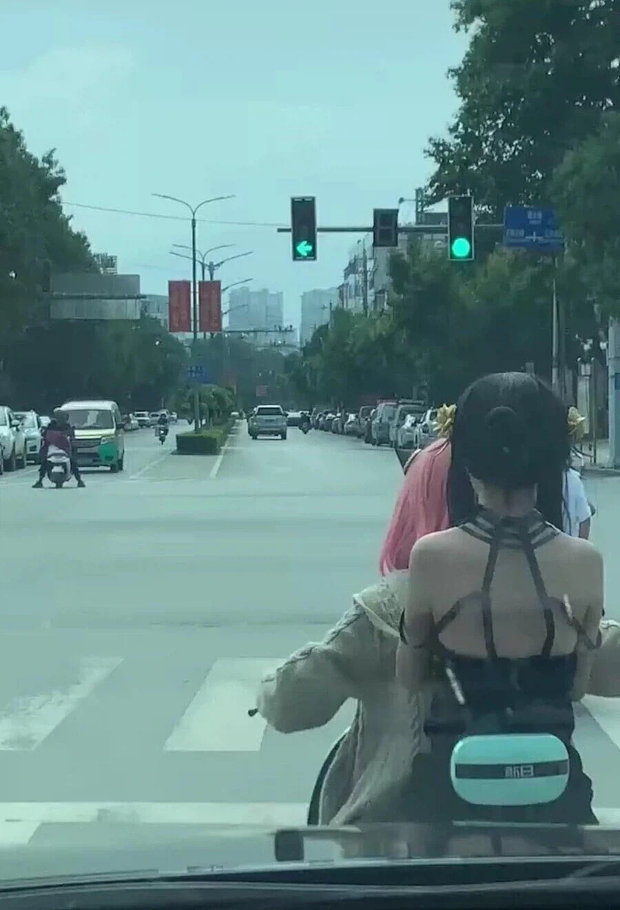 성장해서 엄마를 돕는 아냐 포저.jpg