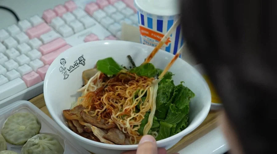 PC방에서 먹는 비빔면