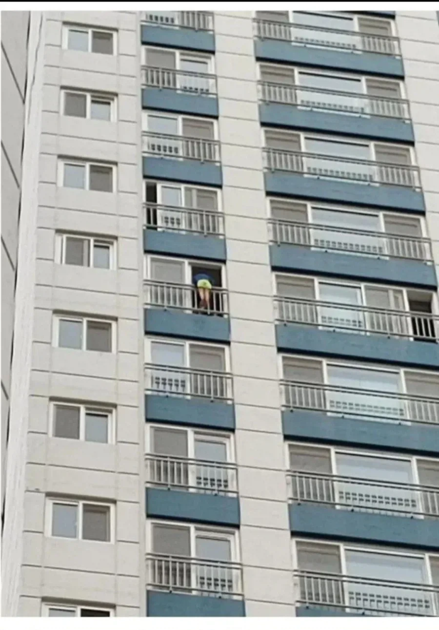 아파트 단톡방 999+뜨고 난리났던 이유.jpg