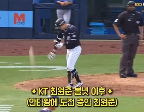 경기 중 선수들을 집합시킨 장성우 - 이미지 3