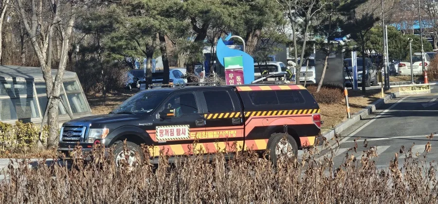 남한 땅의 도로를 조사하고 다니는 차량 .jpg