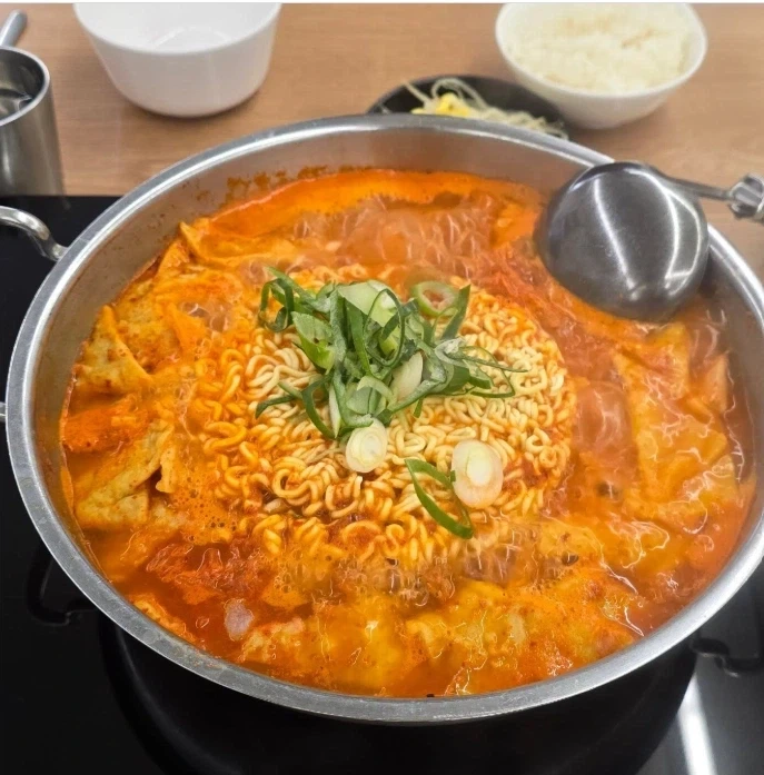 9000원짜리 김치찌개