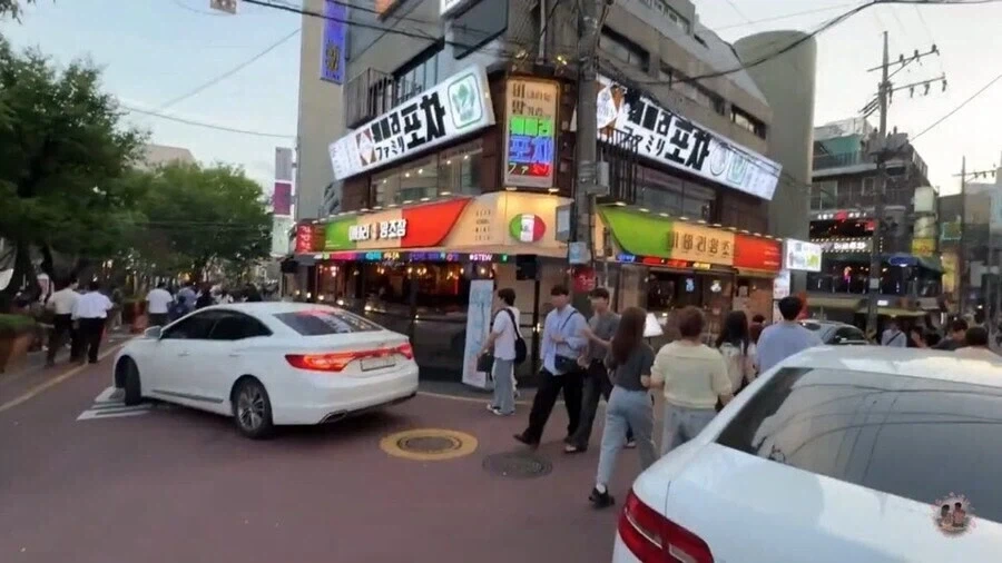 다른나라에서 만들어 파는 이상한 한식에 놀랄것도 없는 이유 - 이미지 2