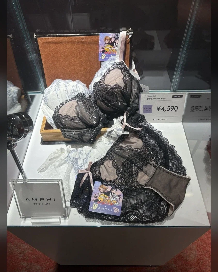 일본 영화관에 전시된 속옷... - 이미지 3