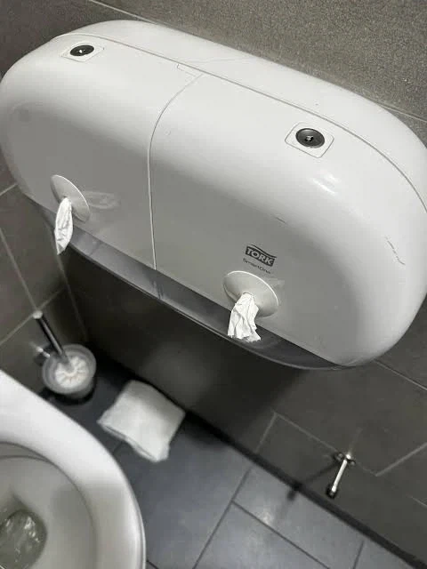 화장실에서 보면 욕 나오는 화장지
