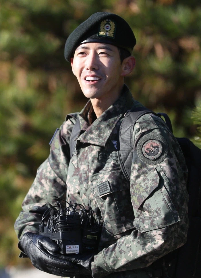 전역하자마자 갑자기 전국민의 걱정을 받았던 연예인 - 이미지 2