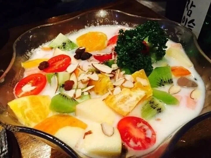 "야 넌 돈아깝게 뭘 이런걸 시키냐"