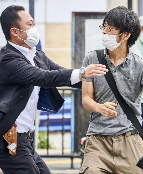 아베: 수천만개의 미래를 봤지만 일본을 구할방법은 이것뿐이야 - 이미지 3