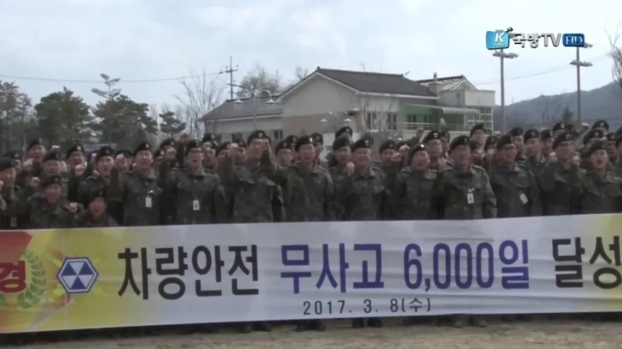 군필자들은 절대 안믿는 사진들.jpg