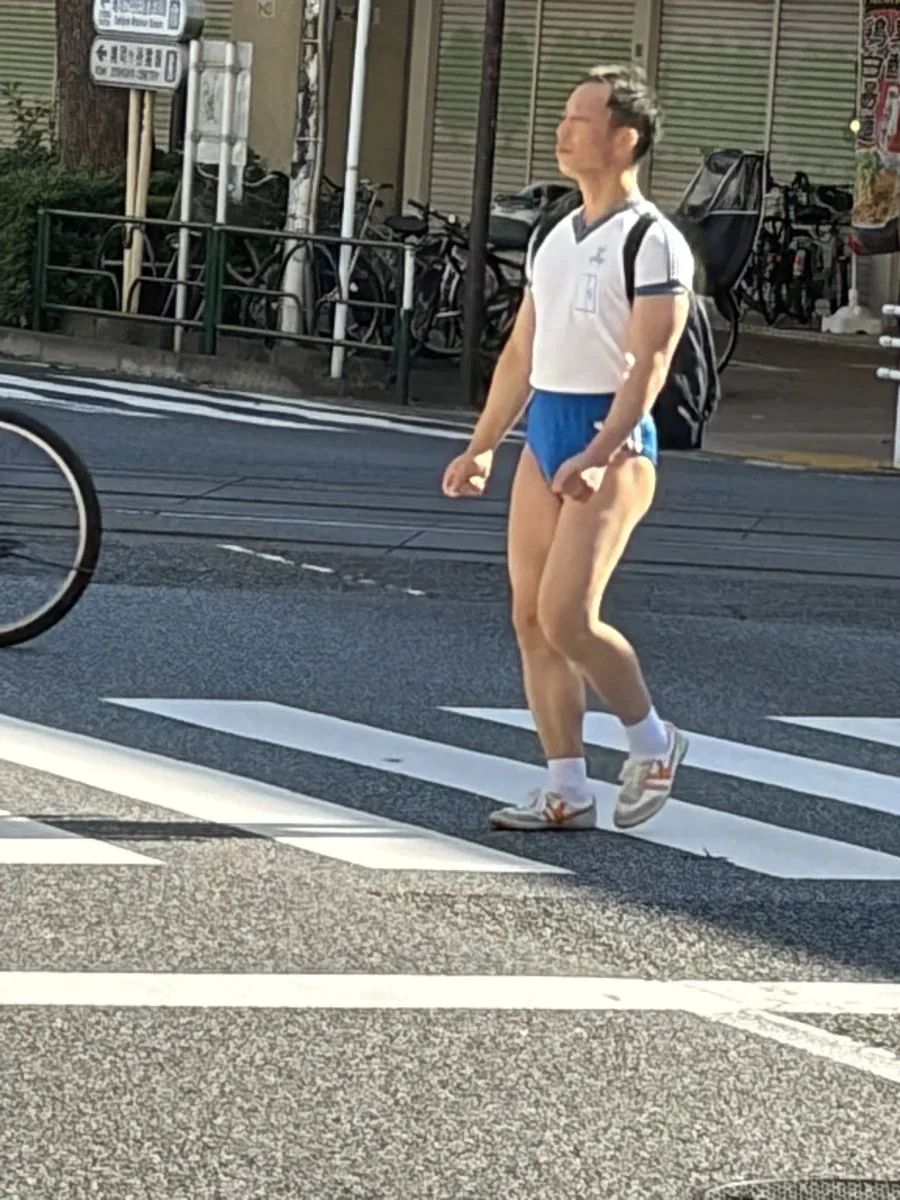 일본에서 유명한 브루마입고 다니는 사람 - 이미지 2