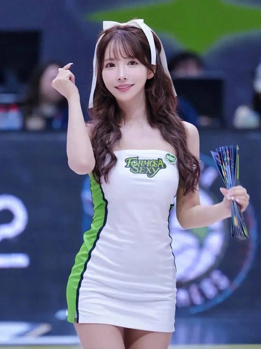 성관계 영상이 떠돌고 있는 현직 치어리더 - 이미지 3