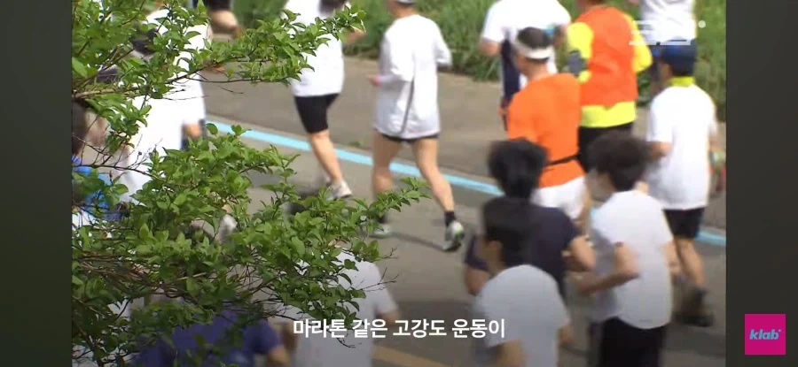 러닝하다 쓰러지는 2030 - 이미지 38