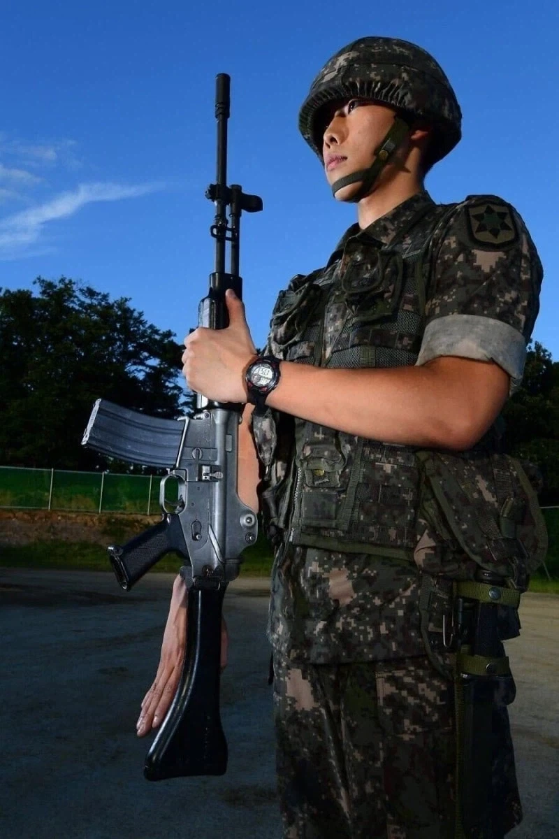 개머리판으로 사람 기절시키는 '방법'