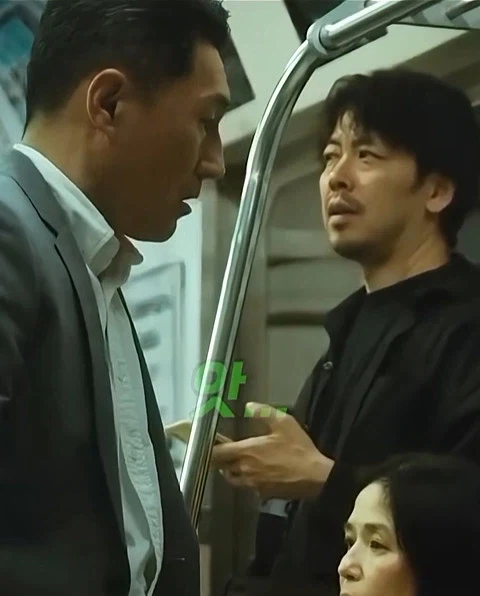 임산부를 보고 자리를 양보 안하던 청년 - 이미지 30