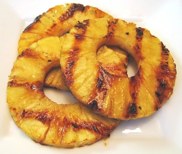 파인애플은 익히면 맛있긴해