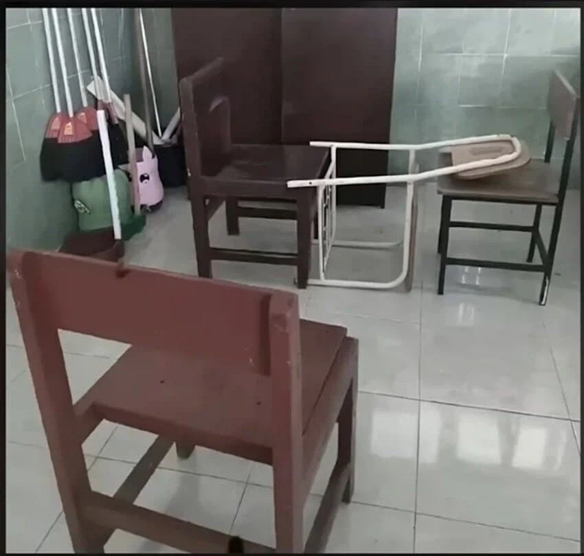 좋아하는 옆집 누나를 친구들에게 소개했다