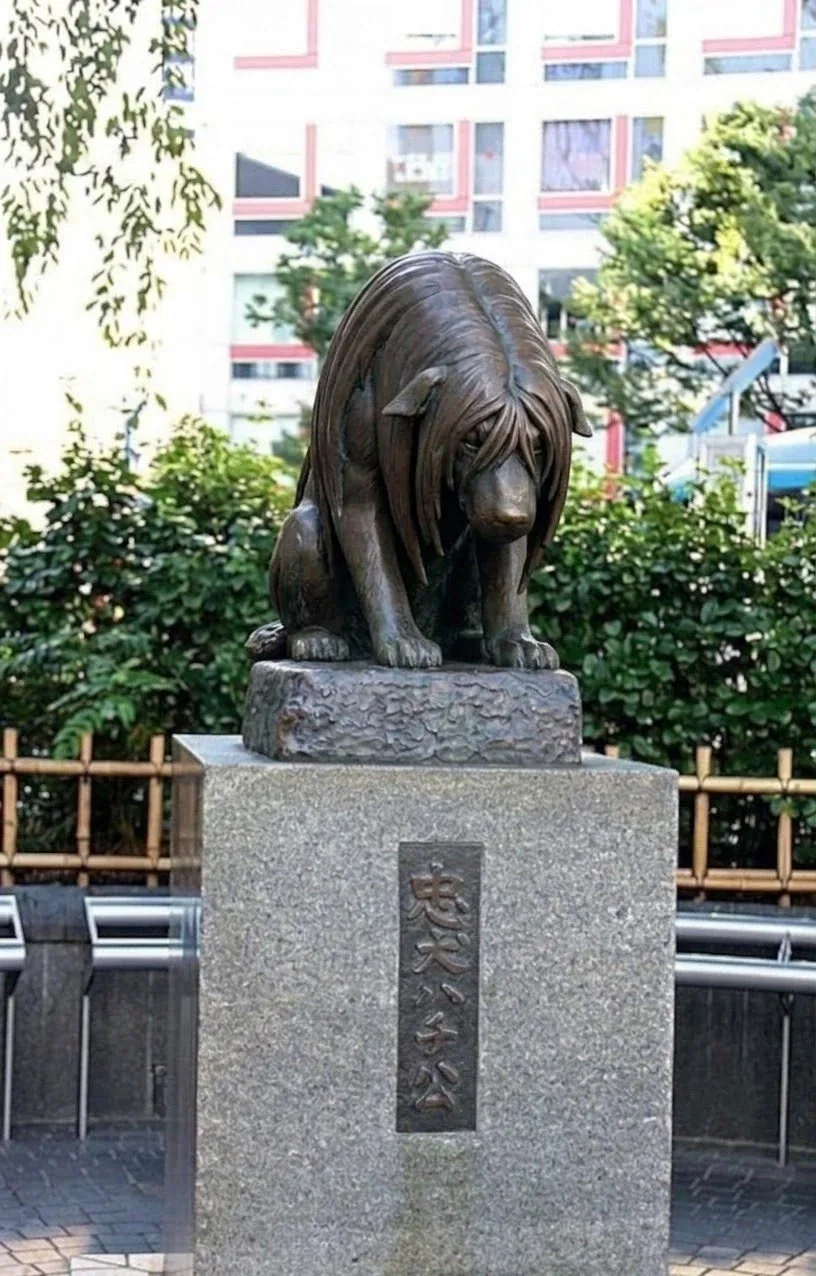뭔가 이상한 동상