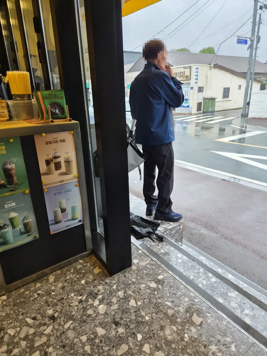 비오는 날 카페 가면 간혹 보이는 것들 - 이미지 2