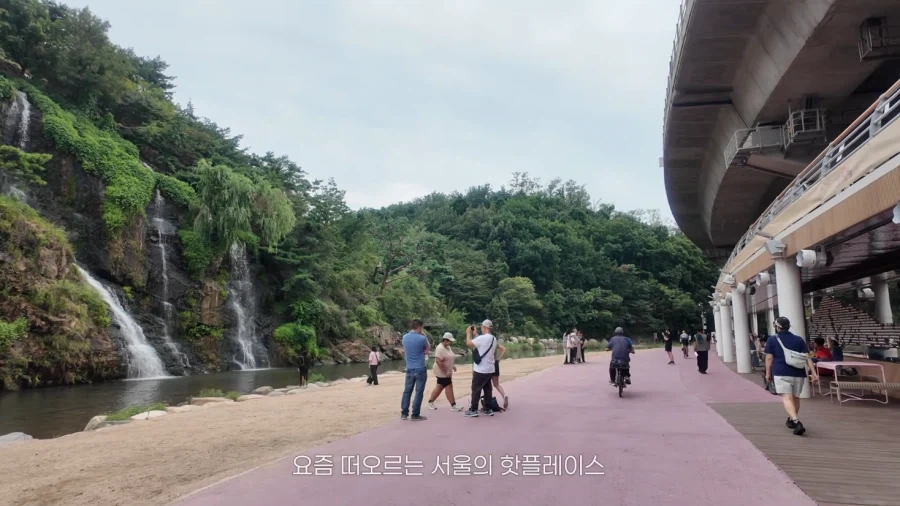 자연폭포인줄 알았는데 인공폭포네 - 이미지 2