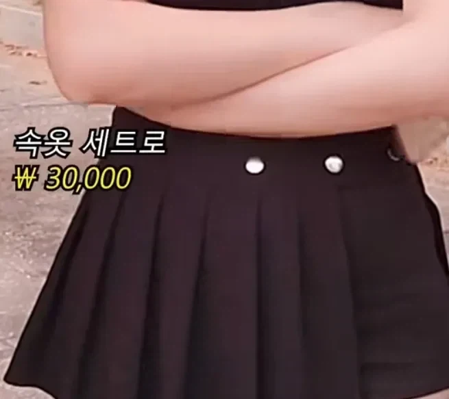 100만원 가치의 옷을 입고 다니는 여자.jpg - 이미지 8