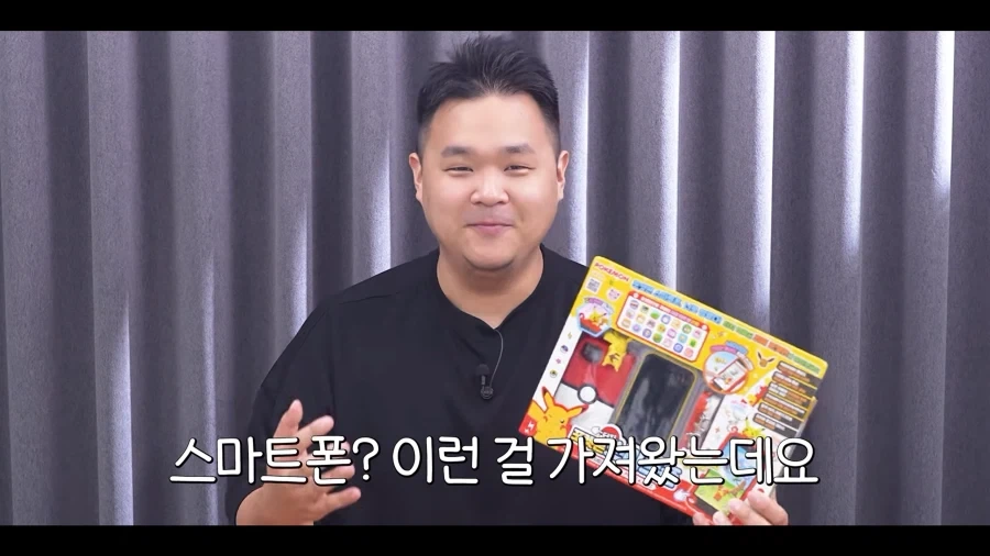 모두가 아이폰 듀오에 관심가지는 동안, 특이한 스마트폰을 리뷰한 사람 - 이미지 2