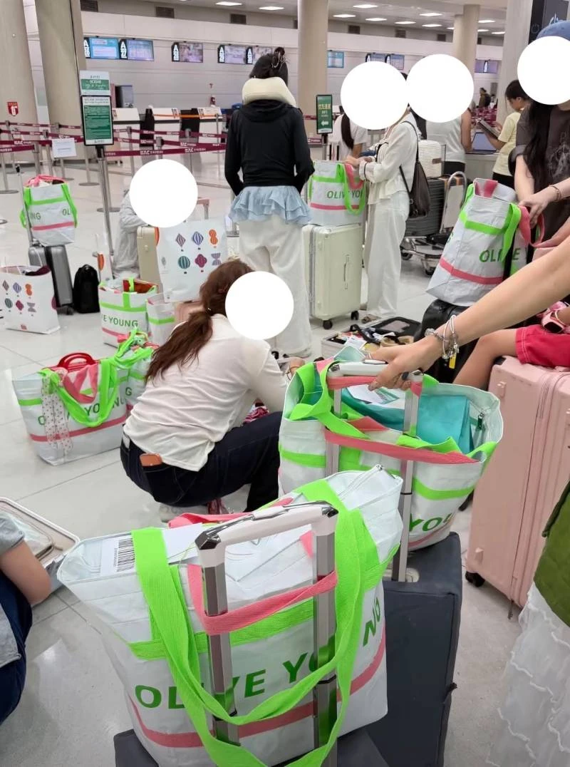 한국 관광온 외국 여자들이 꼭 들고 간다는 것.JPG