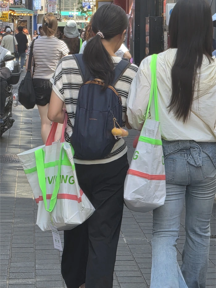 한국 관광온 외국 여자들이 꼭 들고 간다는 것.JPG - 이미지 12