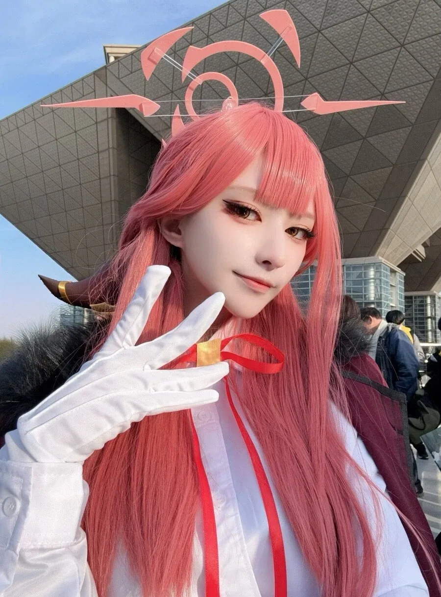 아루 코스프레하는 마키마 씨