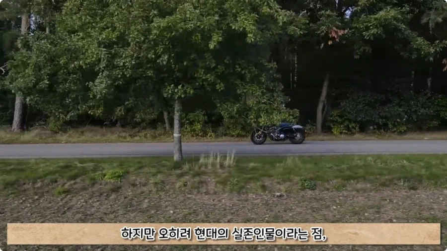 오토바이 사고로 죽은 뒤 신이 된 남자.jpg - 이미지 97