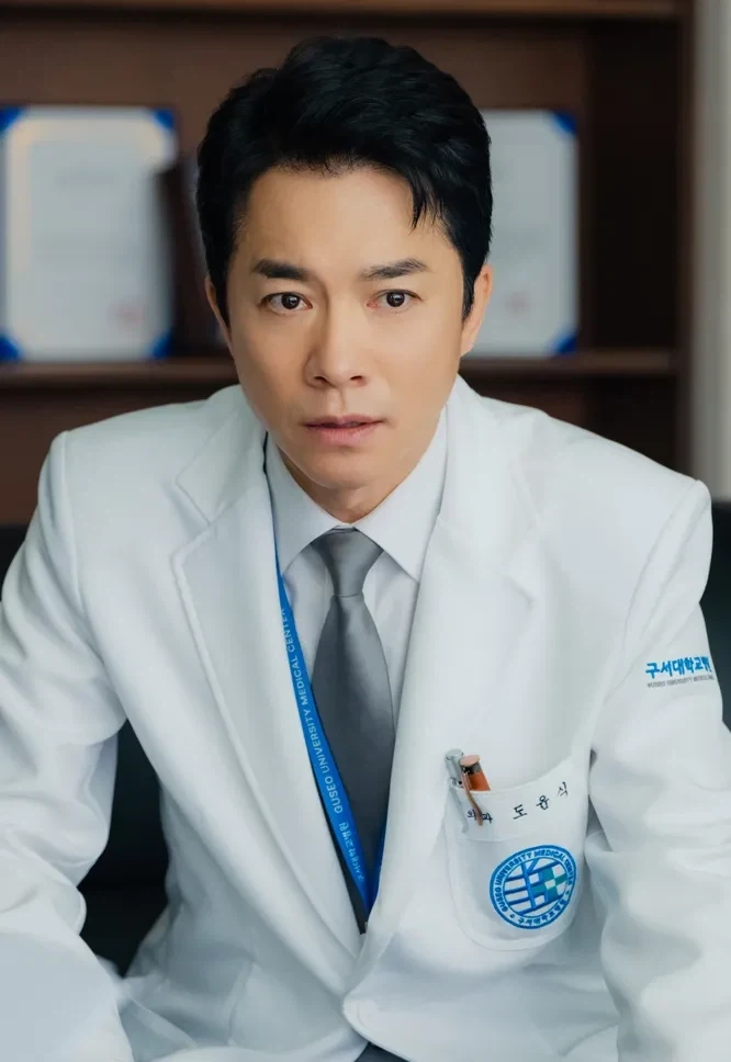 예전에 저 배우랑 비슷하게 생긴 사람이 있었는데?